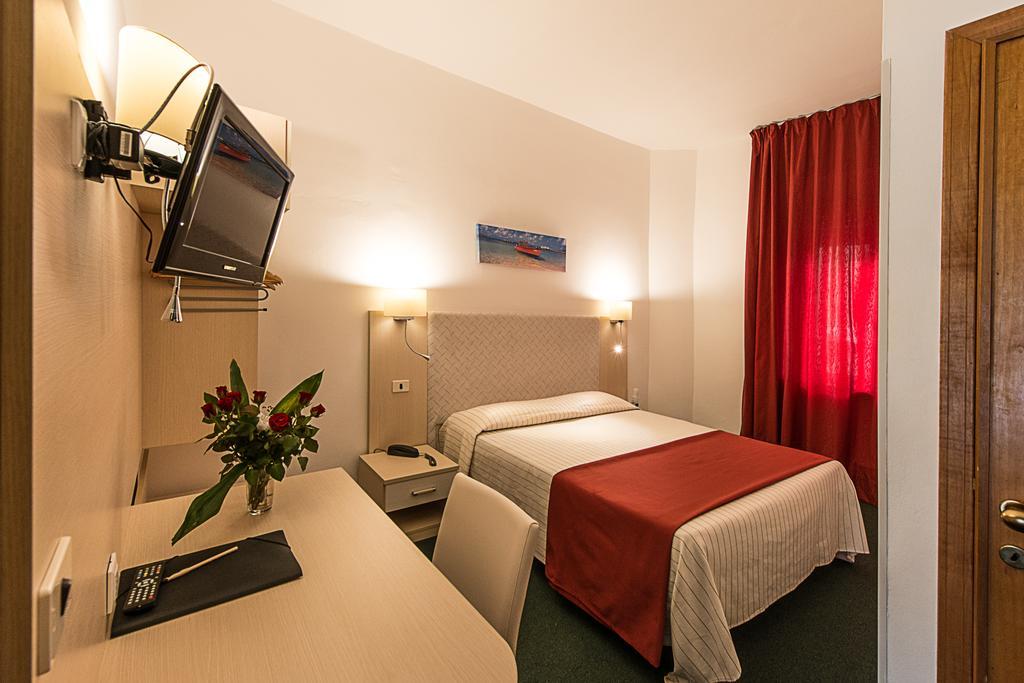 Hotel Ariston Пйомбіно Номер фото